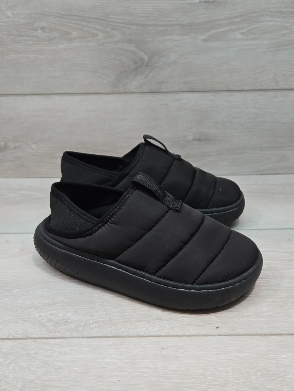 Crocs Big Kids Junior Quilted Boys Black Slip-On Puffer Shoes Clog Sz J3